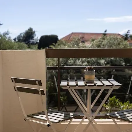 Adorable 2p Avec Piscine