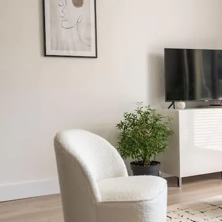 Adorable 2p Avec Piscine * Cannes