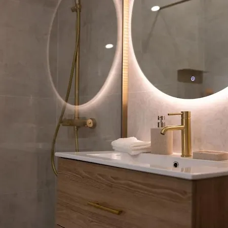 Adorable 2p Avec Piscine