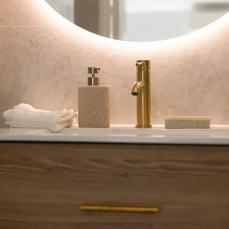 Adorable 2p Avec Piscine